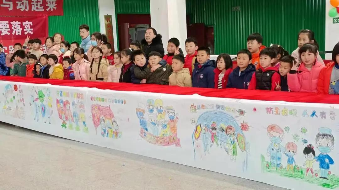 青岛西海岸新区滨海街道：儿童手绘长画卷为抗击新冠疫情助力