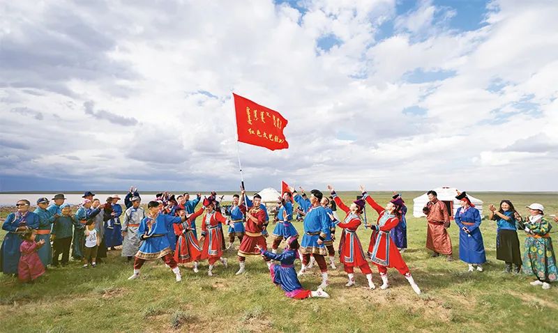 让民族团结之花常开长盛