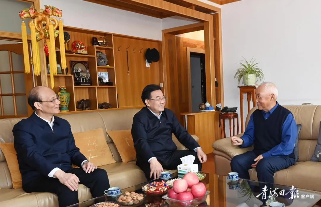 青海：信长星吴晓军看望和连线老同志