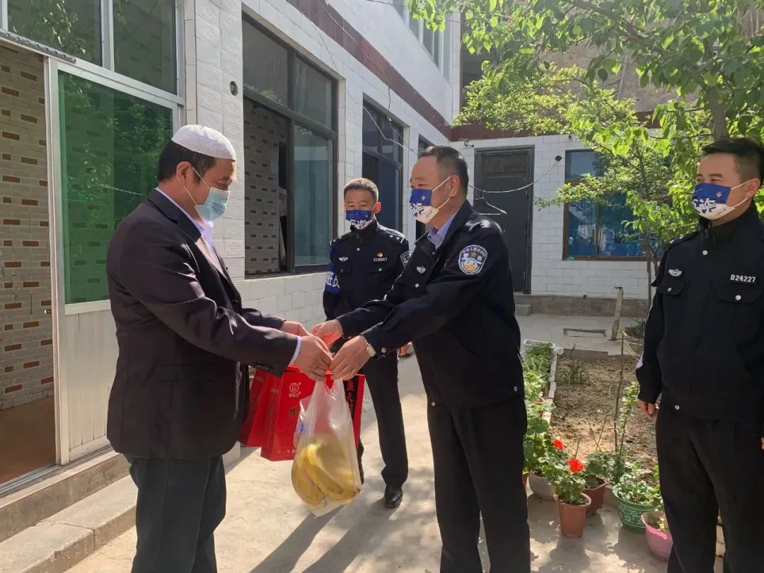 深化民族团结示范创建——兰州市公安局七里河分局晏家坪派出所开展开斋节慰问活动