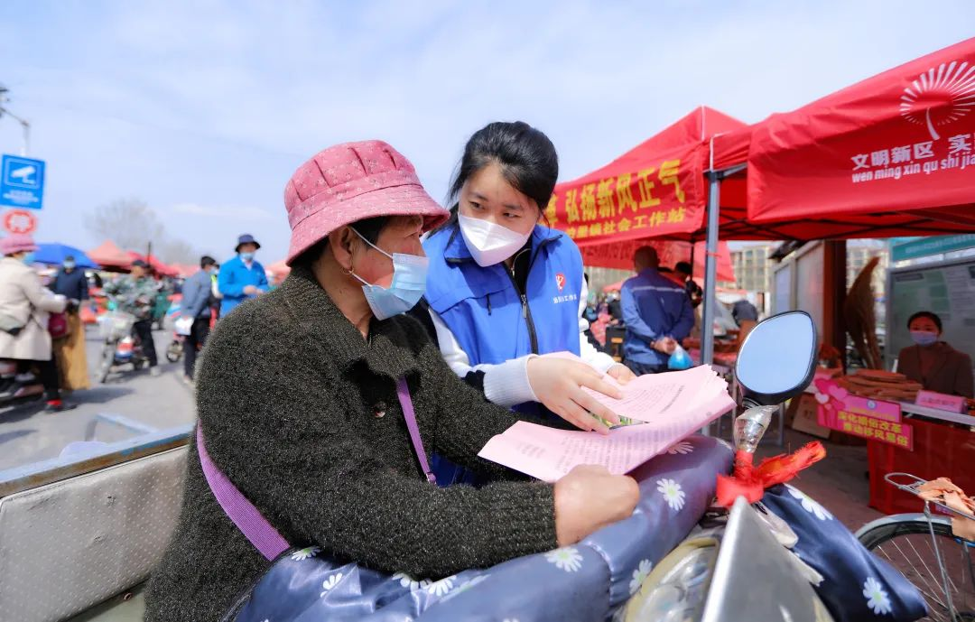 青岛西海岸新区泊里学区服务中心参加爱国卫生宣传活动