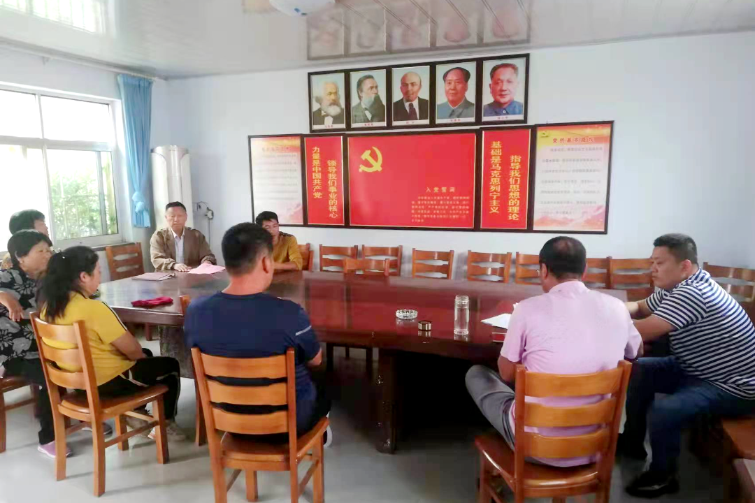 青岛西海岸大村镇胡家前夼网格第一书记高峰敢担当办实事