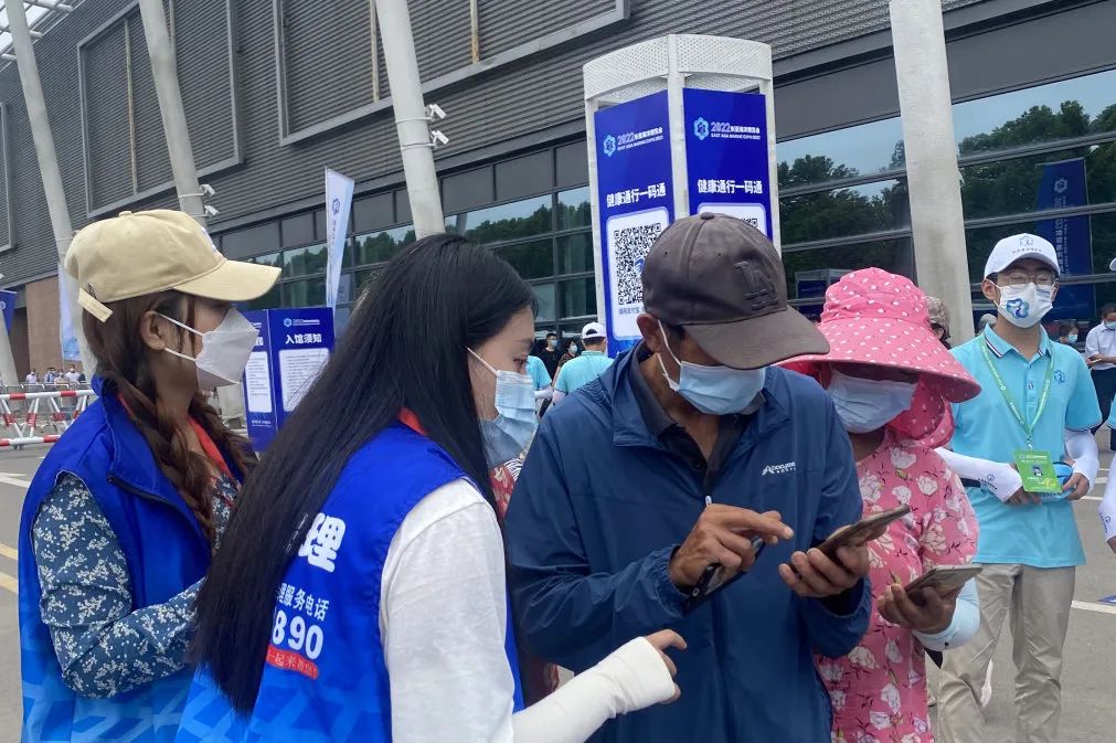 青岛西海岸滨海街道：凝心聚力“网格蓝”，织好会展“保障网”