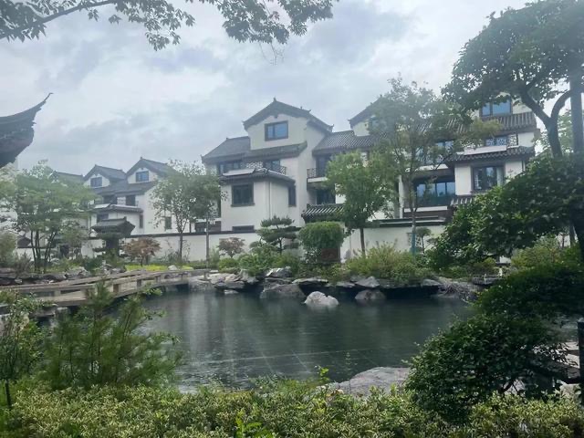 聚龙温泉康养小院：山水为宴 敬一杯生活 享一世洒脱美好生活