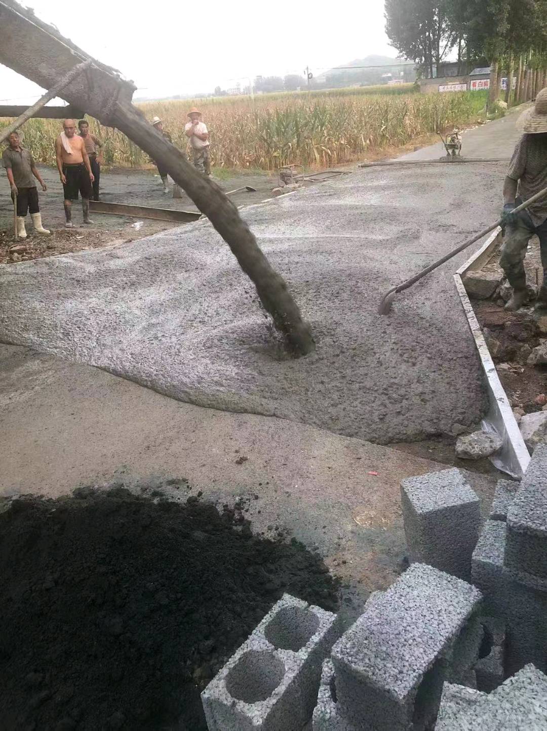 山东省兰陵县神山镇：修好门前致富路，解决群众出行难