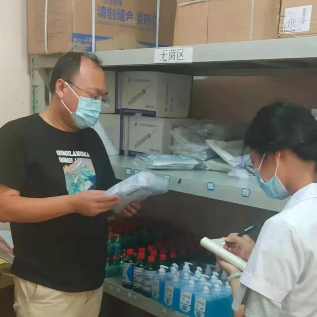 青岛西海岸新区六汪中心卫生院迎接全区医用耗材督导检查