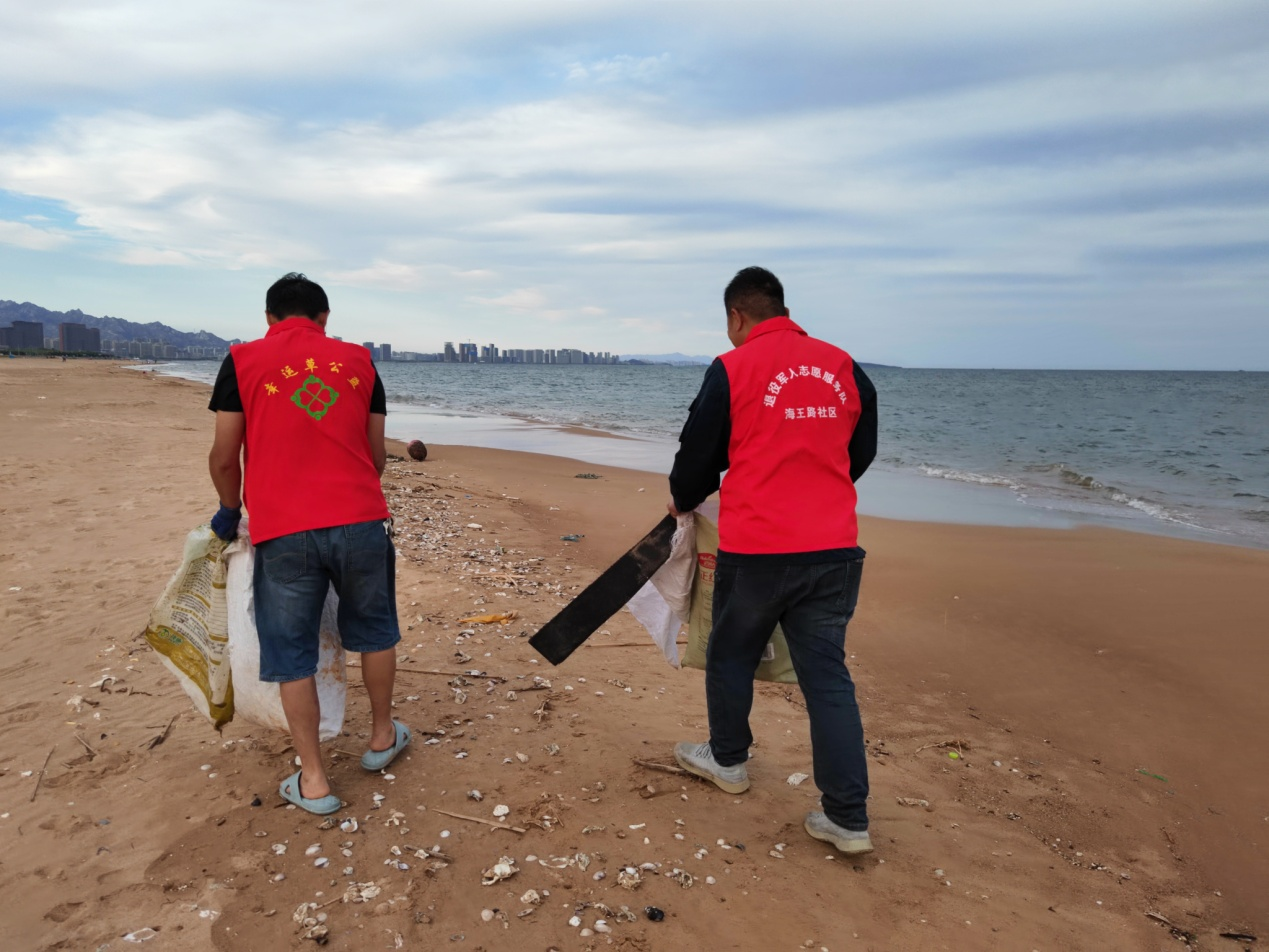 青岛西海岸新区红十字会幸运草团队积极参与海洋公益环保活动