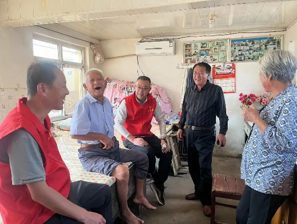 青岛西海岸新区大村镇：涓滴暖流汇爱心，携手同行促振兴