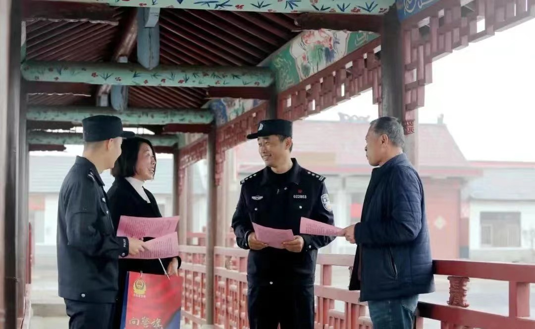 青岛市黄岛区大村镇派出所：“小小联系牌”，警民沟通“零距离”