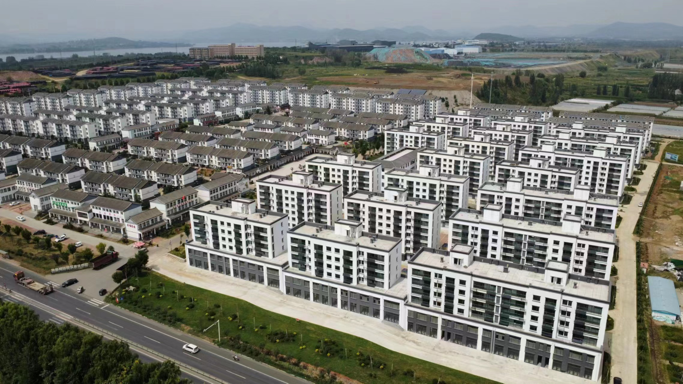 山东省兰陵县尚岩镇：社区居民搬新家