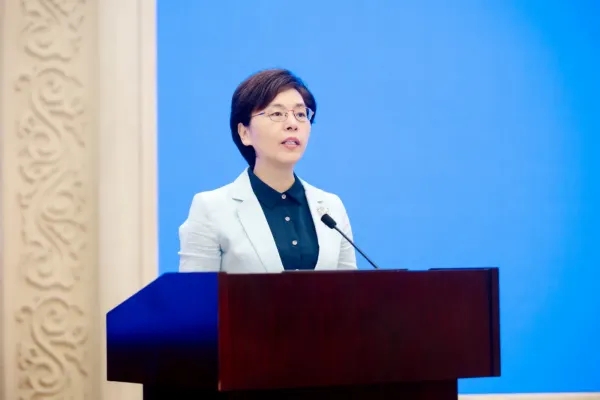 江苏盐城市委中心组举行学习交流会