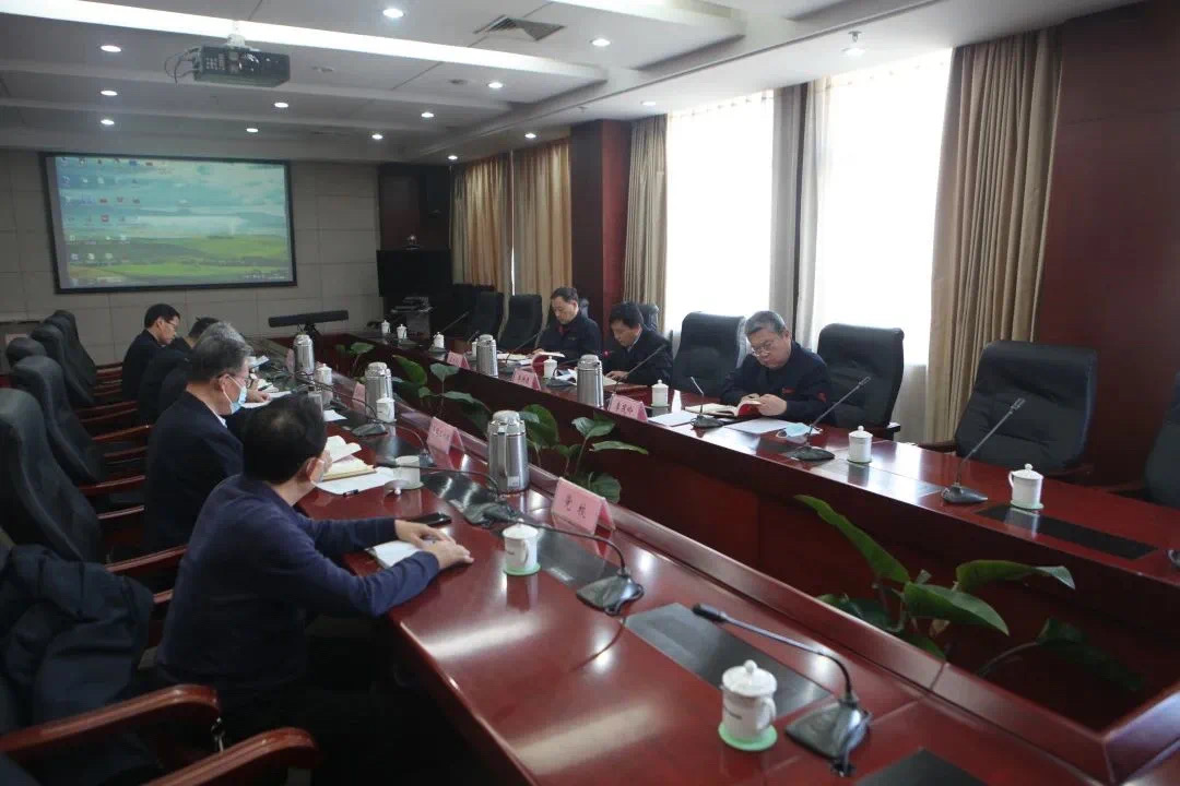 莱钢集团党委理论学习中心组举行集体学习