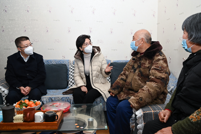 江苏盐城市委书记徐缨走访慰问困难群众和高层次人才