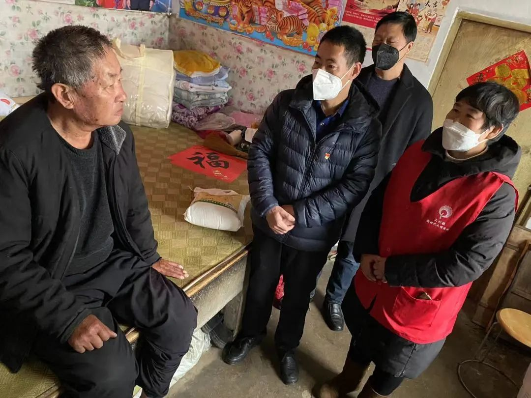 青岛市黄岛区大村镇：在职党员和“两代表一委员”开展志愿服务活动