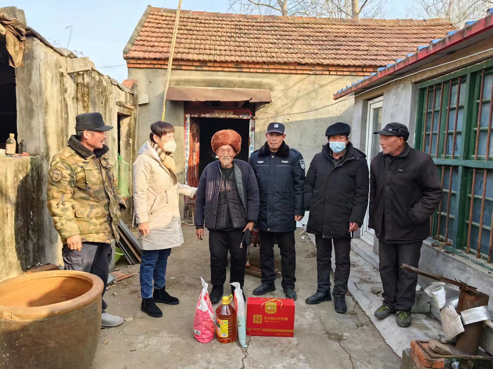 践行使命送温暖 浓浓关怀暖人心  山东省兰陵县卫健局开展春节前走访慰问活动