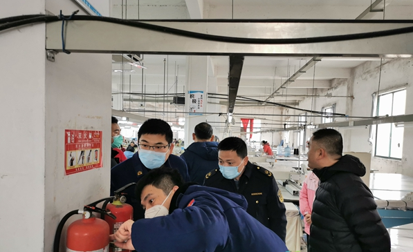 东台市应急局联合消防救援大队：开展劳动密集型企业“生命通道”专项执法检查