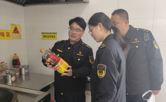 江苏大丰南阳镇：撑起“平安伞” 守护“小树苗”