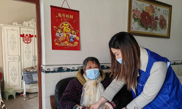 江苏射阳兴桥镇网格员许芳芳：乡村田野竞芬芳