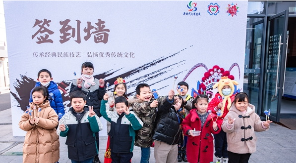 江苏亭湖五星街道：“红石榴家园”举办非遗面塑亲子DIY活动