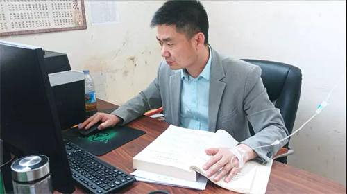 民权纪委监委驻教体局纪检监察组门开：带病坚持工作精神诠释初心