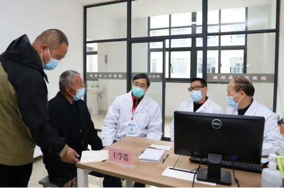 赤心反哺润桑梓，盐城建湖籍在宁医卫专家回乡义诊送健康