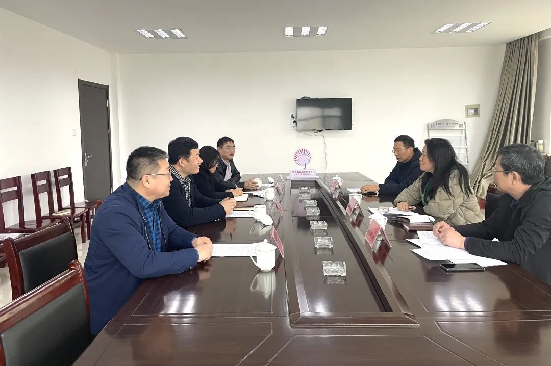 青岛市黄岛区人大常委会领导莅临滨海街道办事处调研