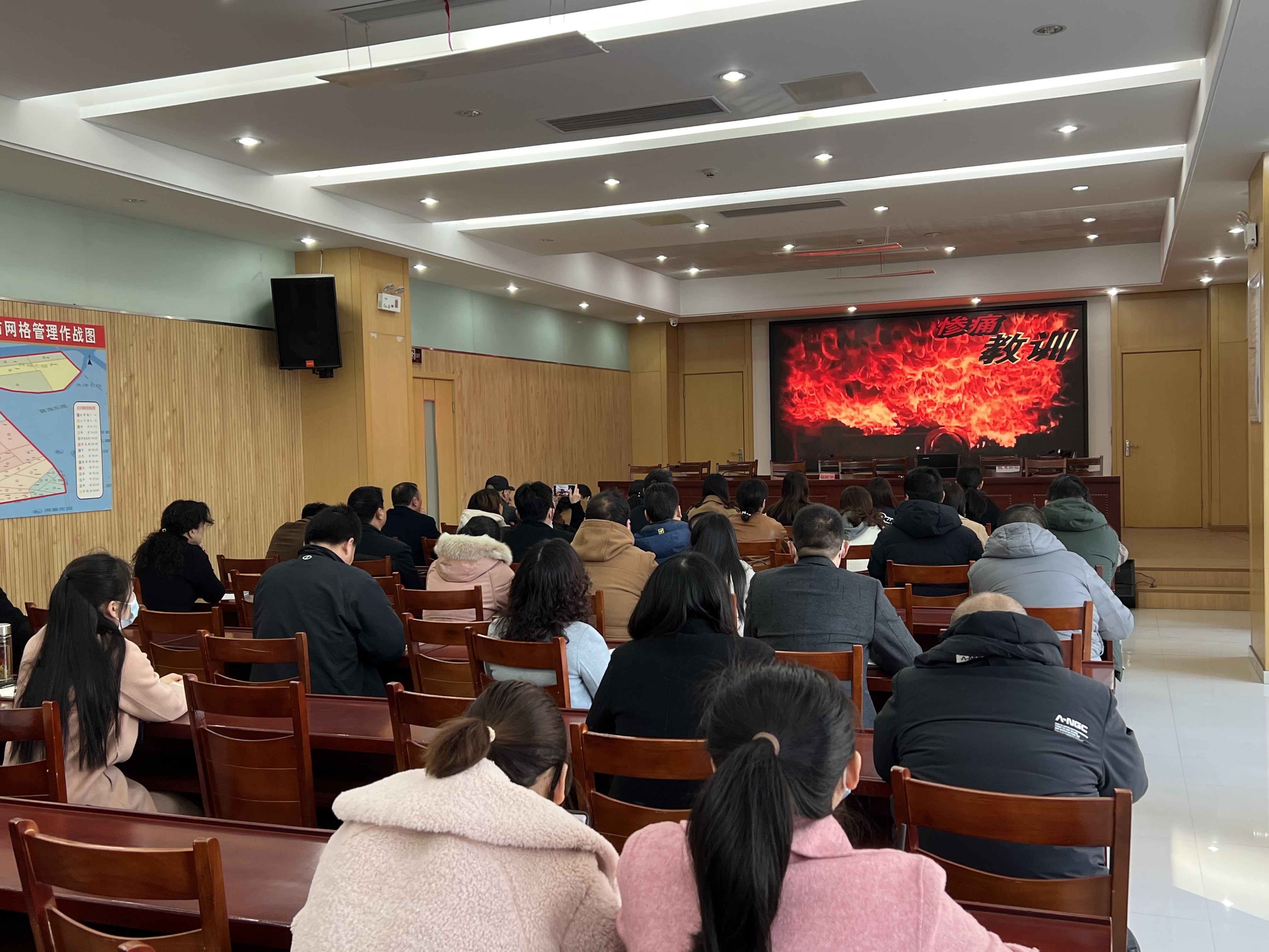 江苏盐城亭湖区毓龙街道：举办安全生产警示教育培训