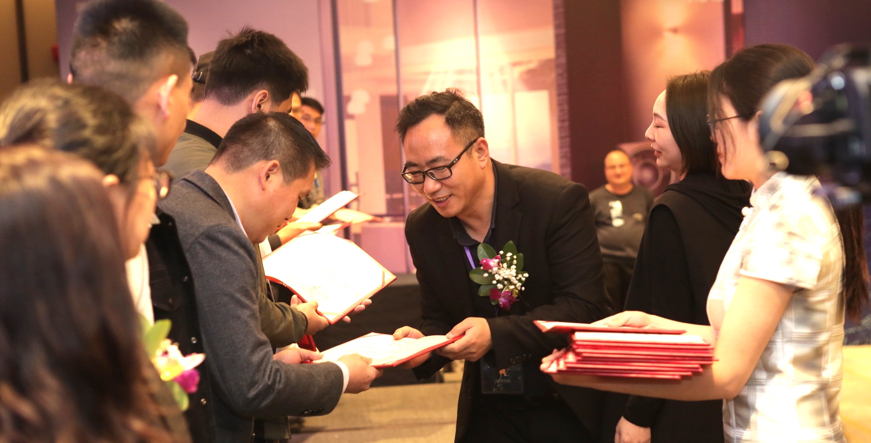 《华南亚太空间》APS东方金鼎杯2022年度总评暨公益事业感恩盛典圆满落幕！