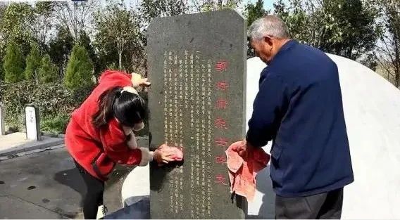 江苏盐城射阳县一家翁婿两代66年接力守护烈士墓