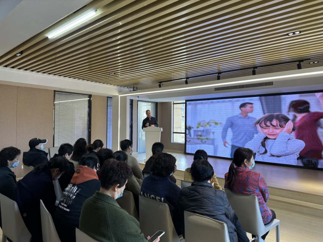 江苏盐城亭湖区东亭湖街道：“护苗”大讲堂提升家长教育能力