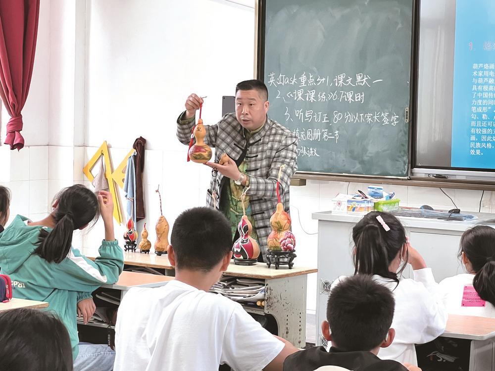 杨志龙：创新烙画技艺“火笔”添彩大美东台