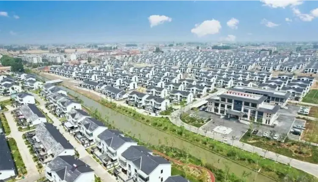 江苏盐城亭湖区新兴镇聚力打造“地绿 路净 水畅 景美”的新农村画卷