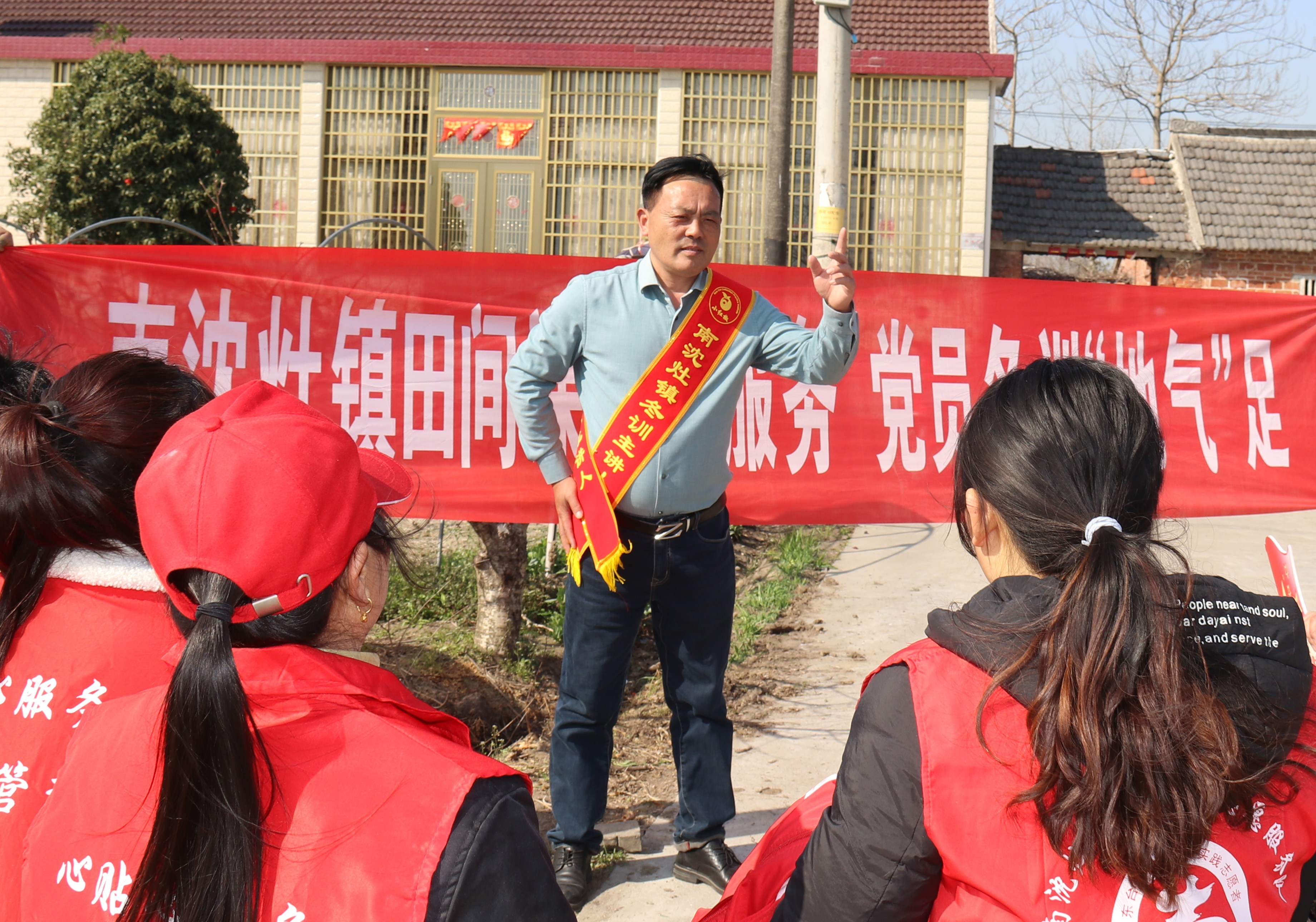 江苏东台市南沈灶：人大代表“乡音”传“党音” 声声入民心