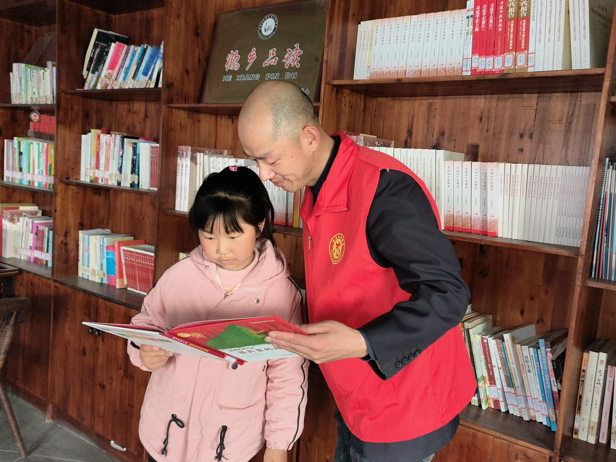 江苏盐城射阳：新坍镇新坍子社区开展亲子阅读活动