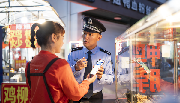 江苏盐城亭湖社区民警卢俊良：以“万户”为家 守万户灯火