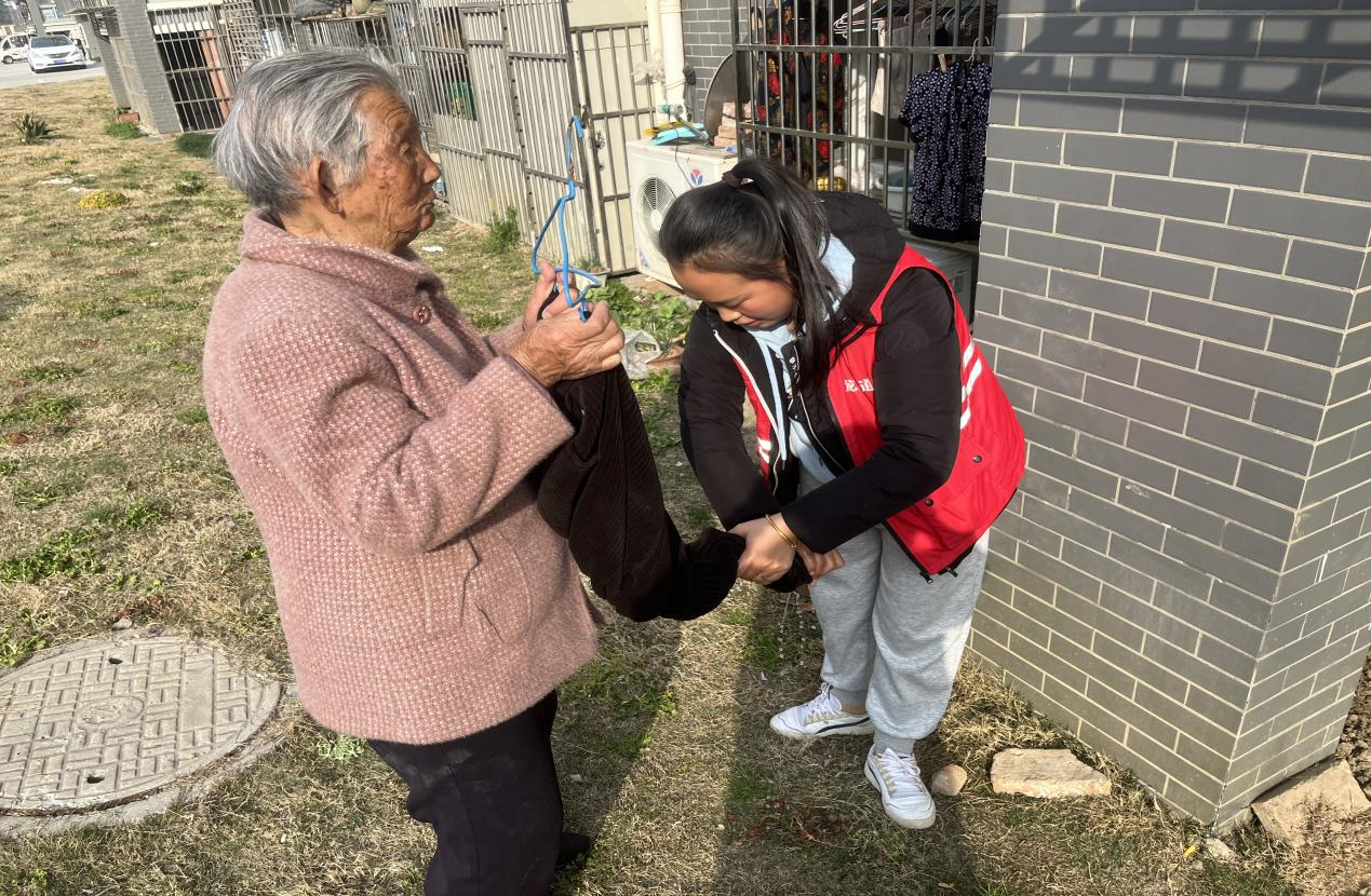 江苏盐城盐都区盐龙街道孙吴社区网格员：排忧解难办实事 做好群众贴心人