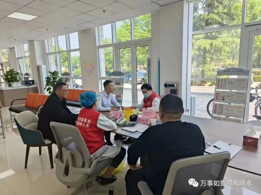青岛市黄岛区辛安街道“群众之家”开展义诊和心理健康咨询活动