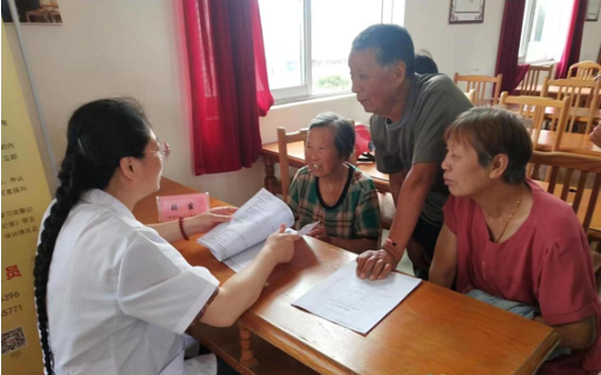 江苏东台市南沈灶镇：千医巡诊万村行 建好家门口的“健康驿站”