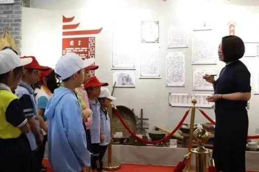 青岛西海岸新区开展全环境立德树人夏日研学道德实践活动