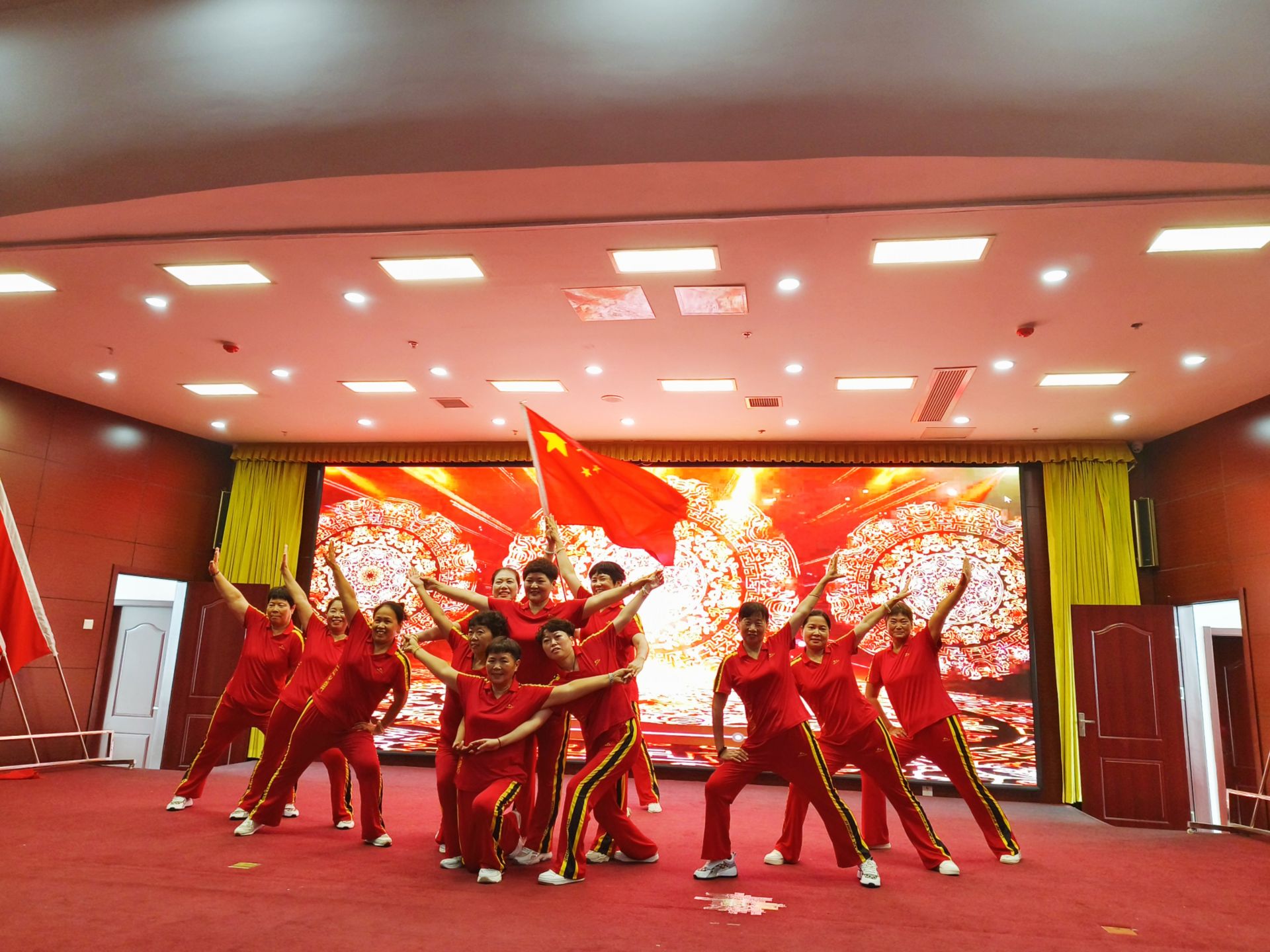 江苏盐城盐都秦南13支队伍参加全省社区广场舞大联展