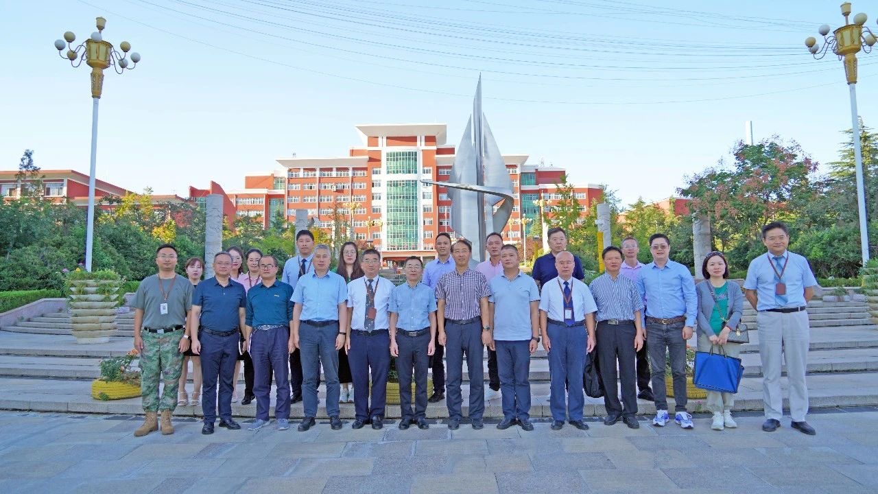 厦门市中华职教社张培和副主任一行来青岛求实考察