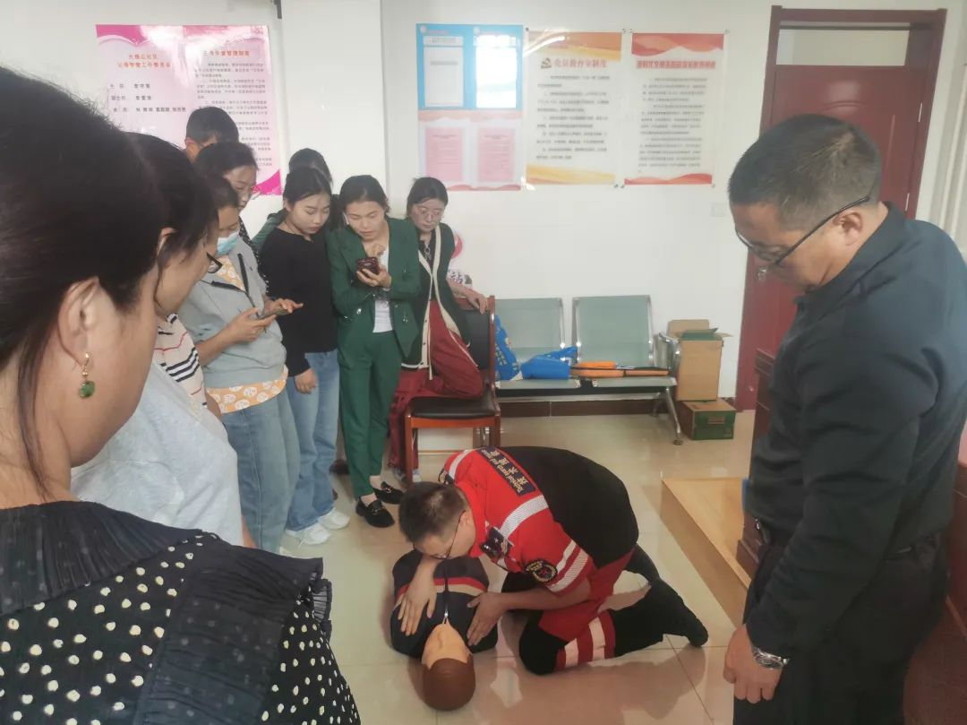青岛西海岸新区滨海街道：开展急救知识培训，提升应急处置水平