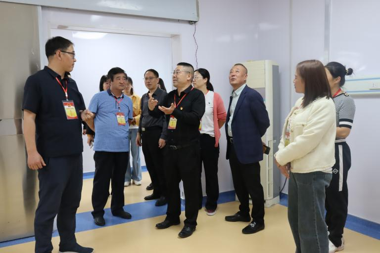 青岛市黄岛区第五人民医院迎接人大代表、政协委员视察调研