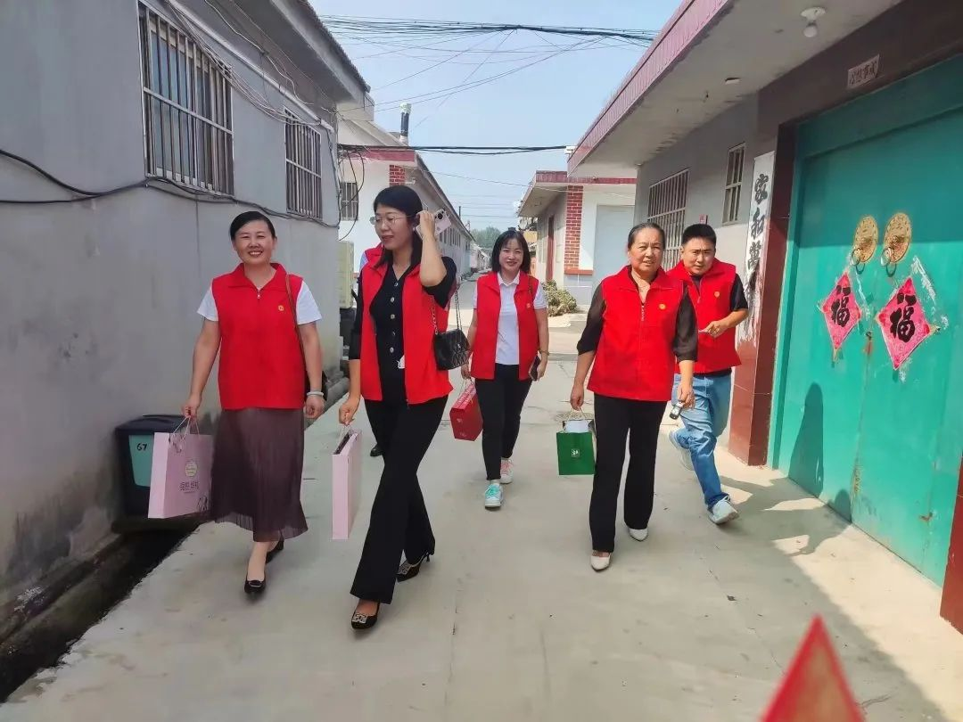 新时代美德信用建设——青岛西海岸新区张家楼街道浓情重阳节，爱心助老行