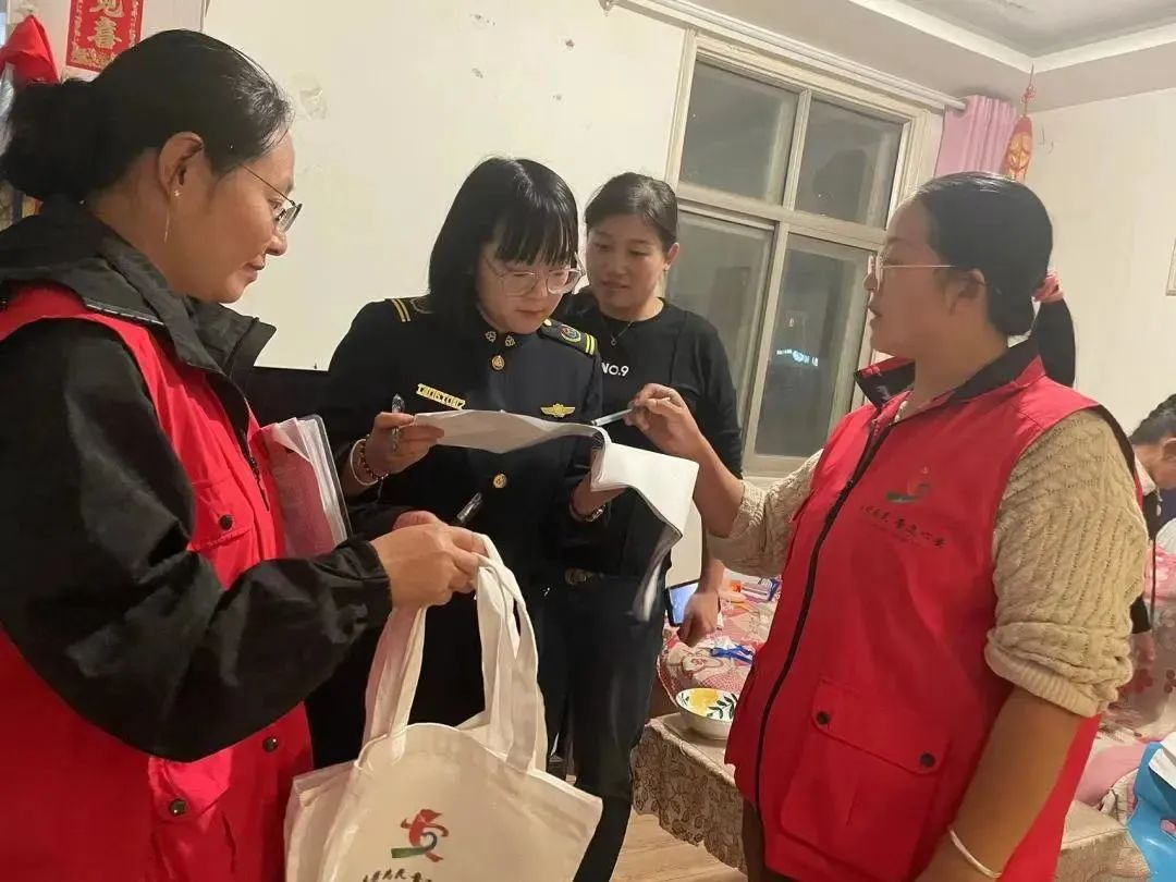 青岛西海岸新区辛安街道黄河中路社区开展流动人口清查与入户走访活动