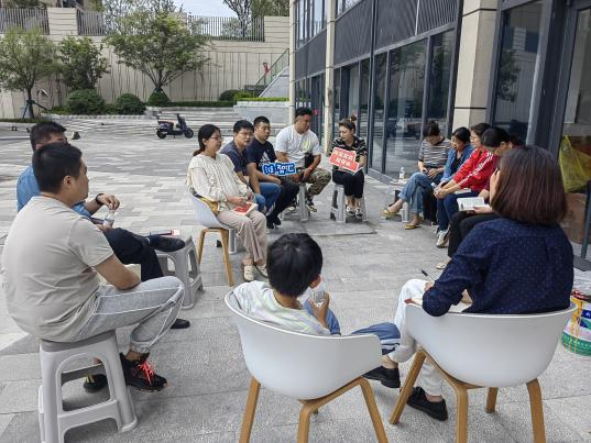 青岛西海岸新区辛安街道淮河路社区：“淮·智汇”居民诉求我来办，党员牵头解民忧