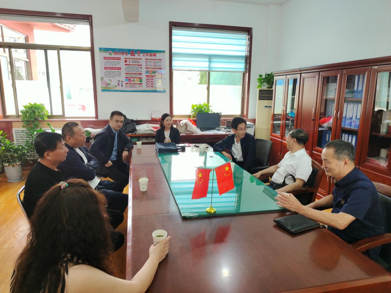 为圆困境学子大学梦 小草千里送爱到山西