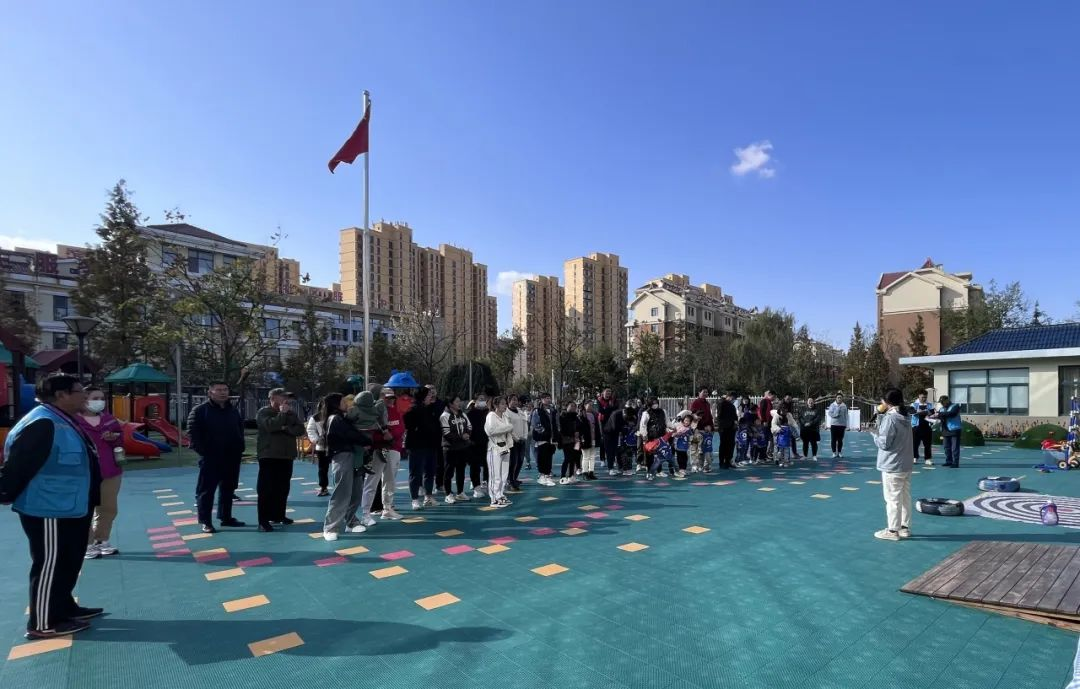 青岛西海岸新区滨海街道开展“强国复兴有我”社区亲子运动会
