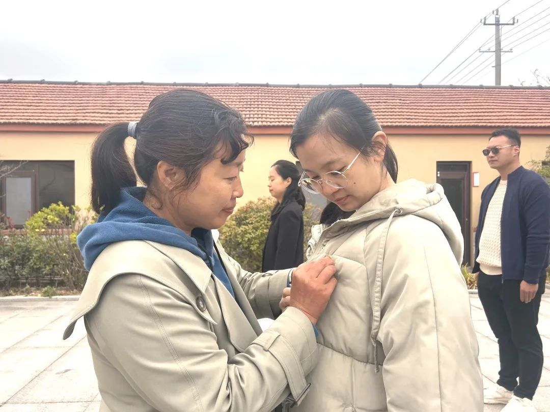 青岛西海岸新区张家楼街道举行新发展党员入党宣誓仪式