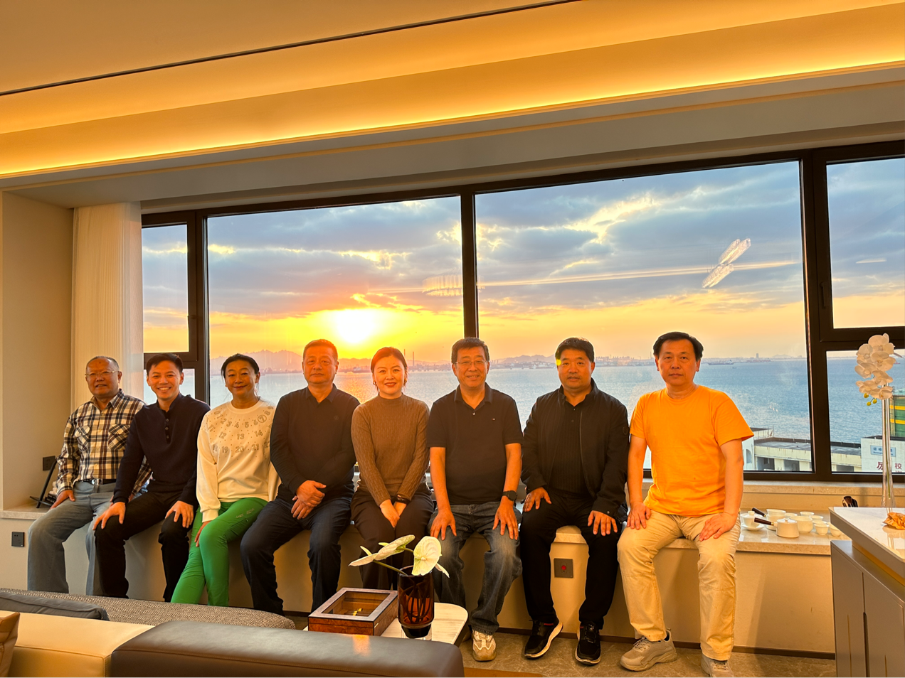 青岛五十六商协汇莅临青岛云上观澜生活馆考察交流